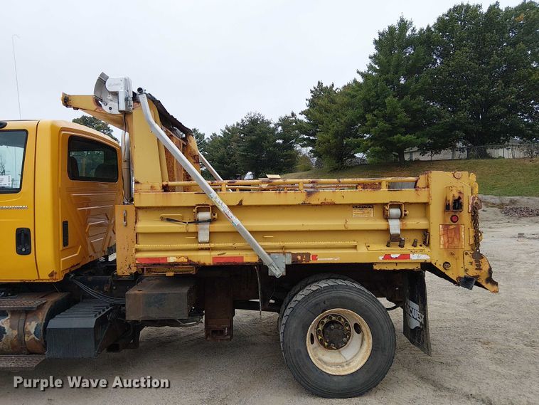 image for item DU3698 2002 International 7400 dump truck
