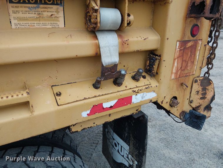 image for item DU3698 2002 International 7400 dump truck