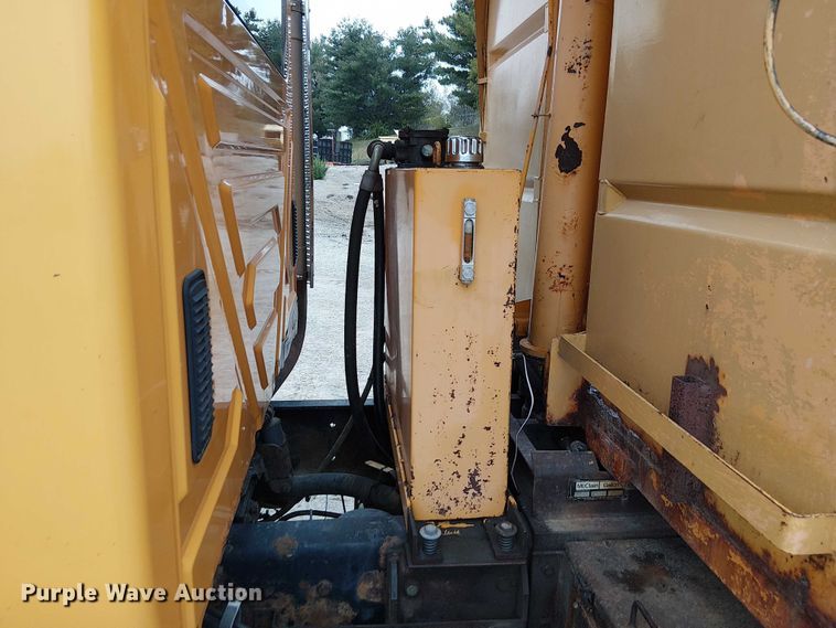 image for item DU3698 2002 International 7400 dump truck