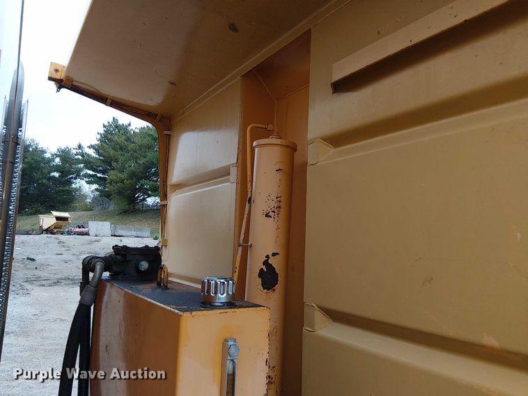 image for item DU3698 2002 International 7400 dump truck