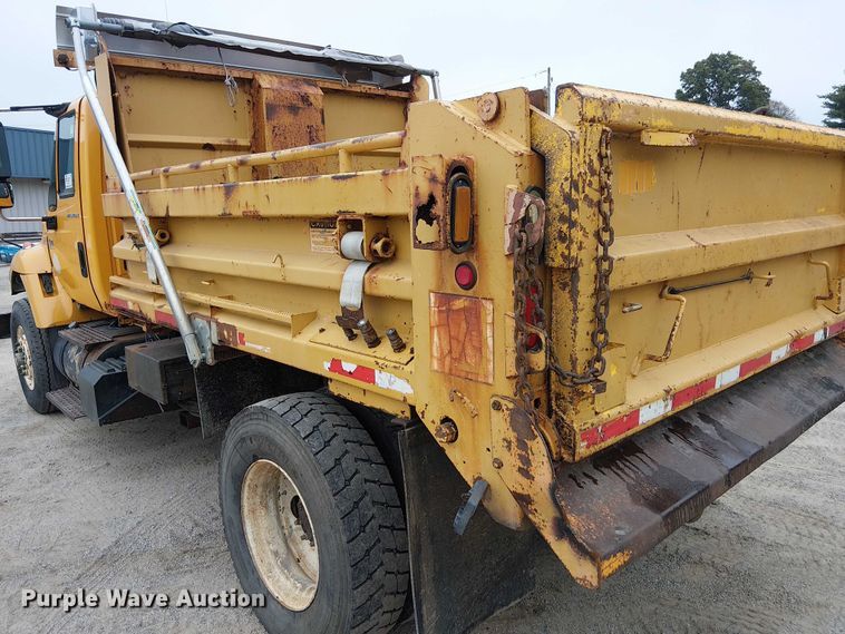 image for item DU3698 2002 International 7400 dump truck