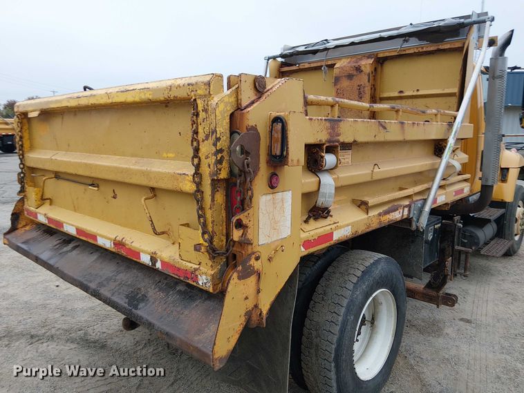 image for item DU3698 2002 International 7400 dump truck