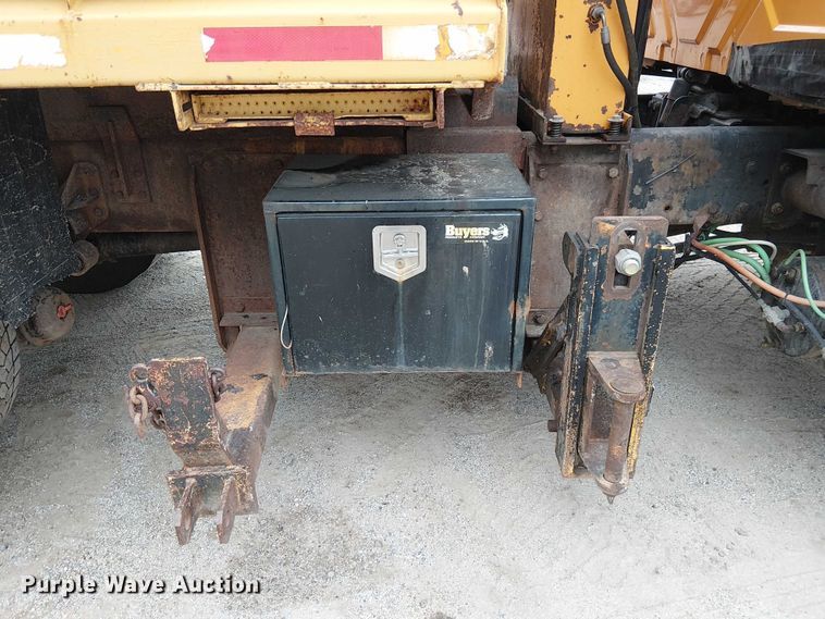 image for item DU3698 2002 International 7400 dump truck