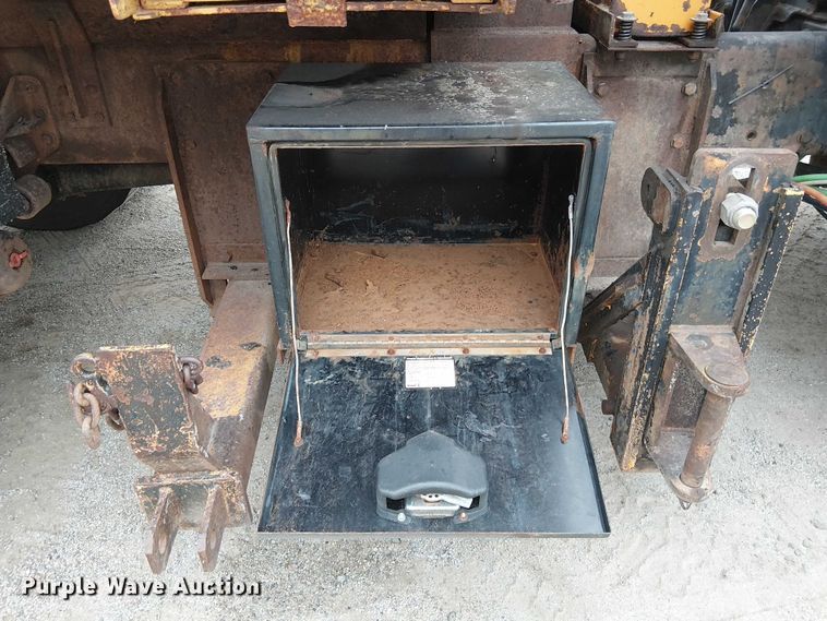 image for item DU3698 2002 International 7400 dump truck