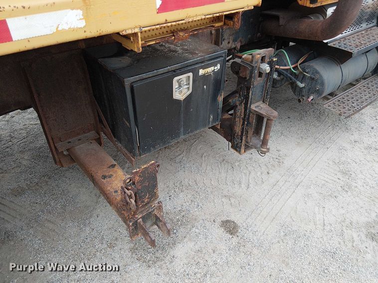 image for item DU3698 2002 International 7400 dump truck