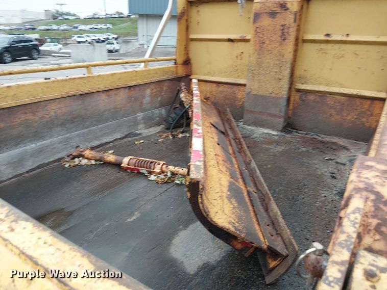 image for item DU3698 2002 International 7400 dump truck