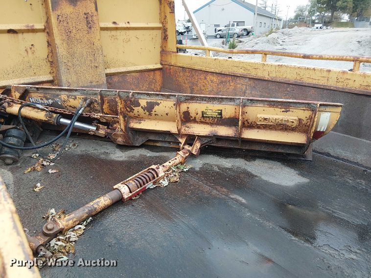 image for item DU3698 2002 International 7400 dump truck