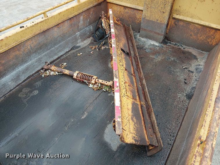 image for item DU3698 2002 International 7400 dump truck