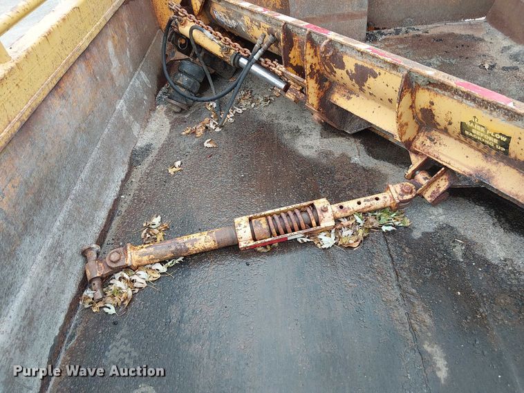 image for item DU3698 2002 International 7400 dump truck