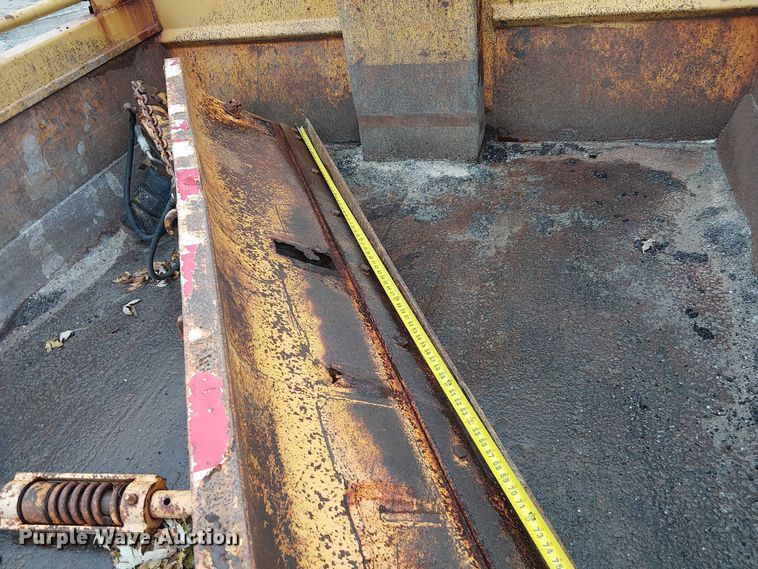 image for item DU3698 2002 International 7400 dump truck