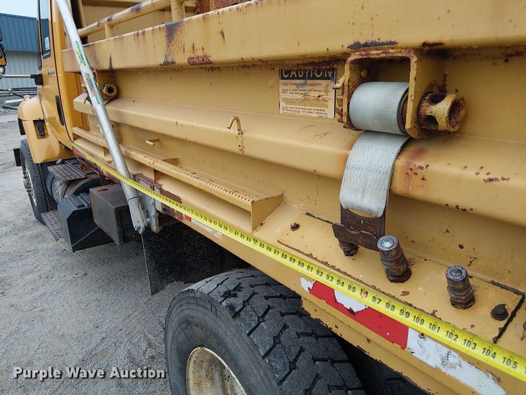 image for item DU3698 2002 International 7400 dump truck