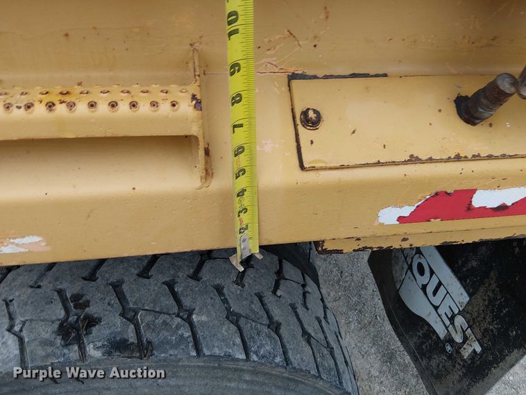 image for item DU3698 2002 International 7400 dump truck