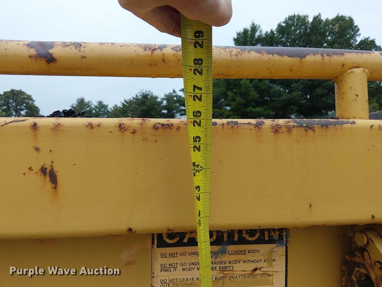 image for item DU3698 2002 International 7400 dump truck