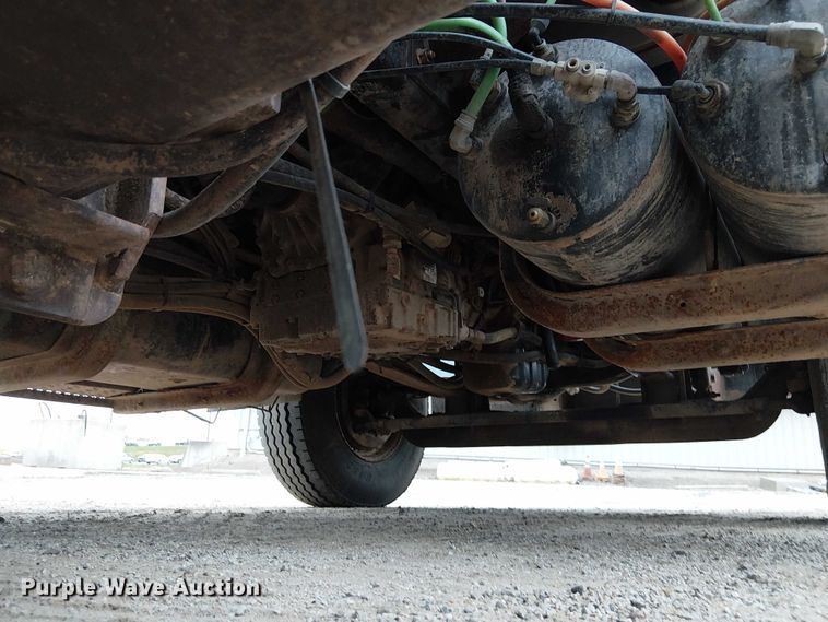 image for item DU3698 2002 International 7400 dump truck