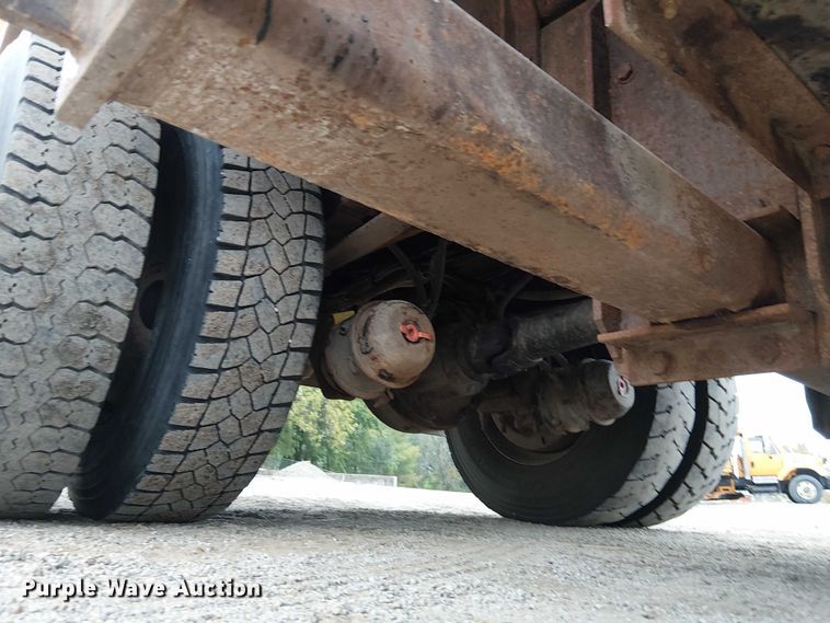 image for item DU3698 2002 International 7400 dump truck