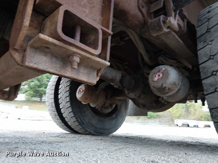 image for item DU3698 2002 International 7400 dump truck