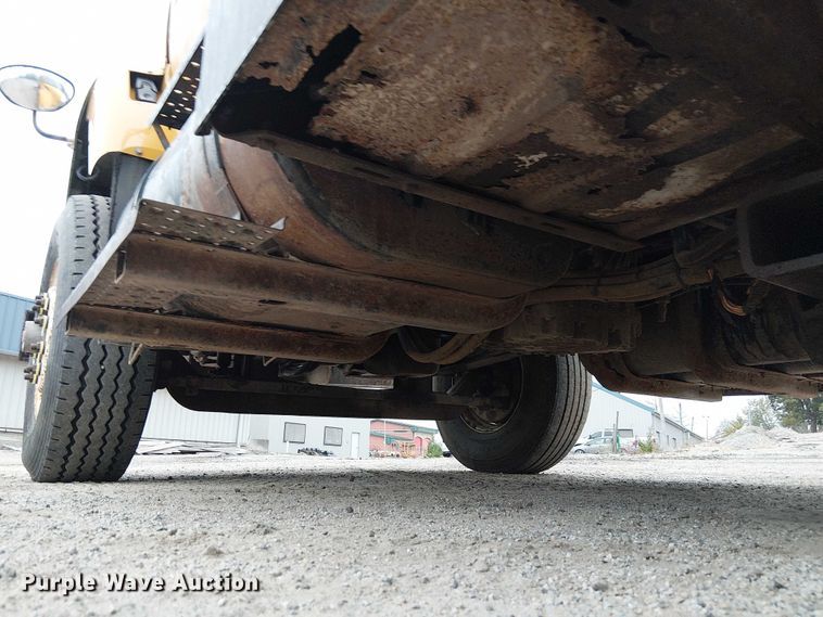 image for item DU3698 2002 International 7400 dump truck