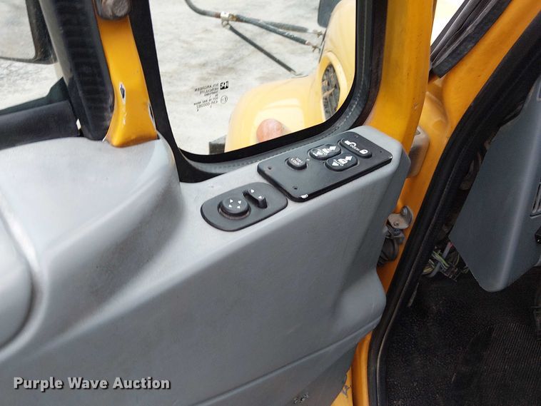 image for item DU3698 2002 International 7400 dump truck