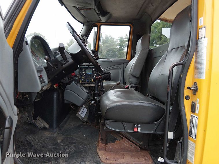 image for item DU3698 2002 International 7400 dump truck