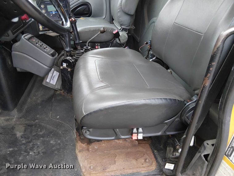 image for item DU3698 2002 International 7400 dump truck