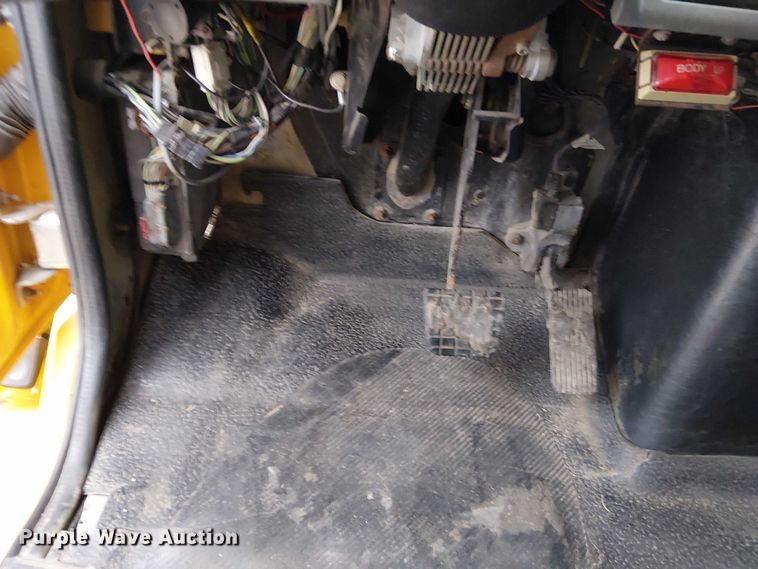 image for item DU3698 2002 International 7400 dump truck