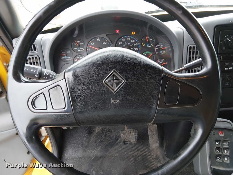 image for item DU3698 2002 International 7400 dump truck