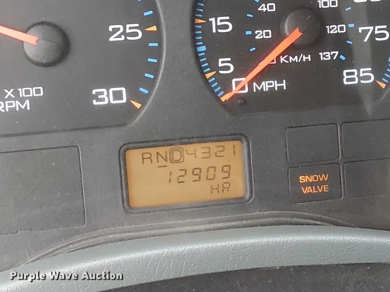 image for item DU3698 2002 International 7400 dump truck