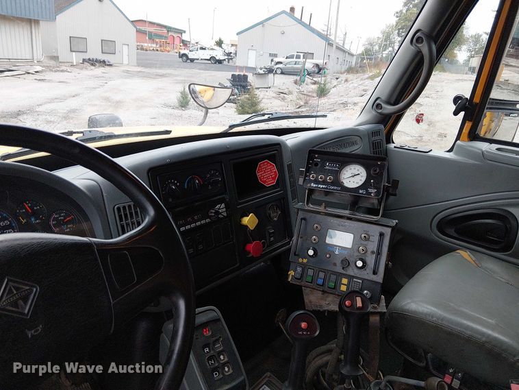 image for item DU3698 2002 International 7400 dump truck