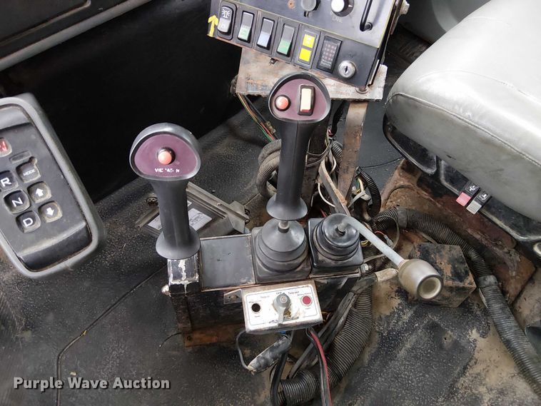 image for item DU3698 2002 International 7400 dump truck