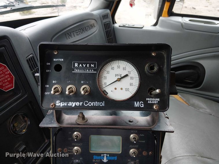 image for item DU3698 2002 International 7400 dump truck