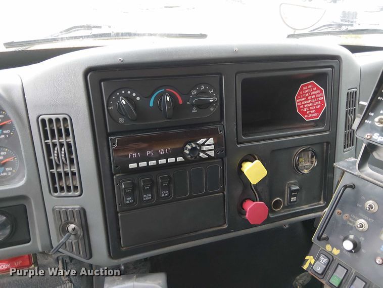 image for item DU3698 2002 International 7400 dump truck