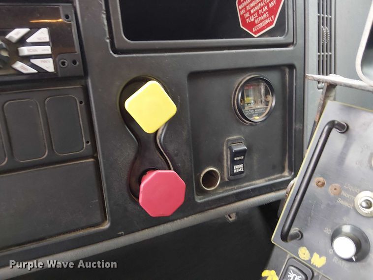 image for item DU3698 2002 International 7400 dump truck