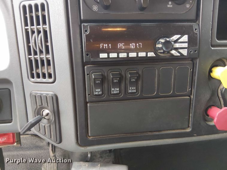 image for item DU3698 2002 International 7400 dump truck