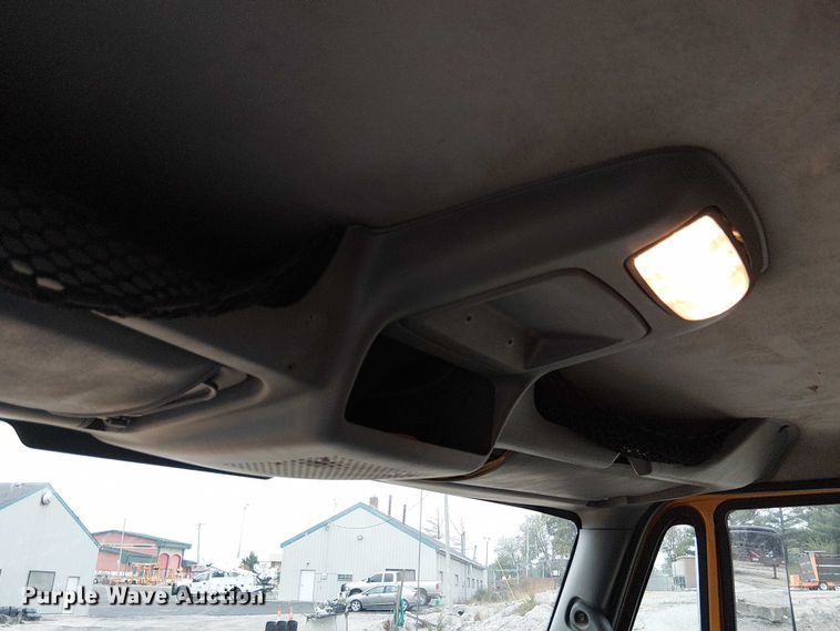 image for item DU3698 2002 International 7400 dump truck