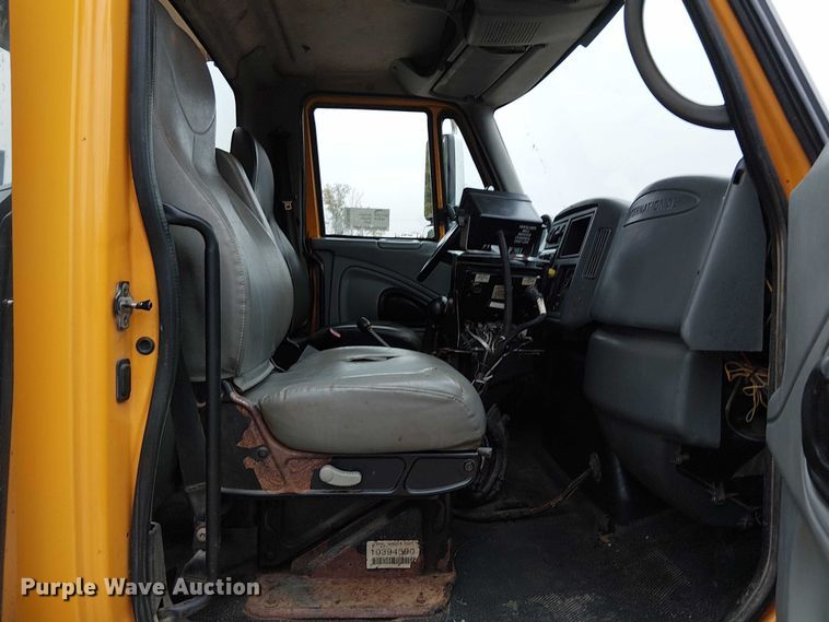 image for item DU3698 2002 International 7400 dump truck