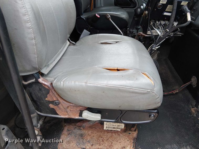 image for item DU3698 2002 International 7400 dump truck