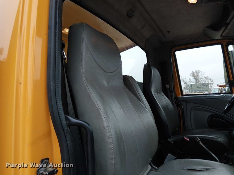 image for item DU3698 2002 International 7400 dump truck