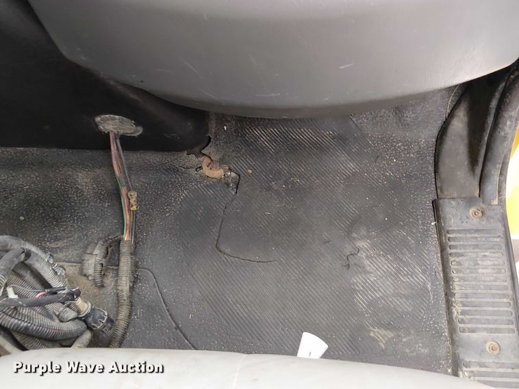 image for item DU3698 2002 International 7400 dump truck