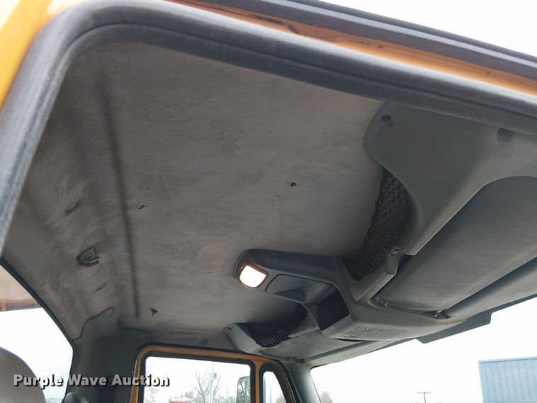 image for item DU3698 2002 International 7400 dump truck