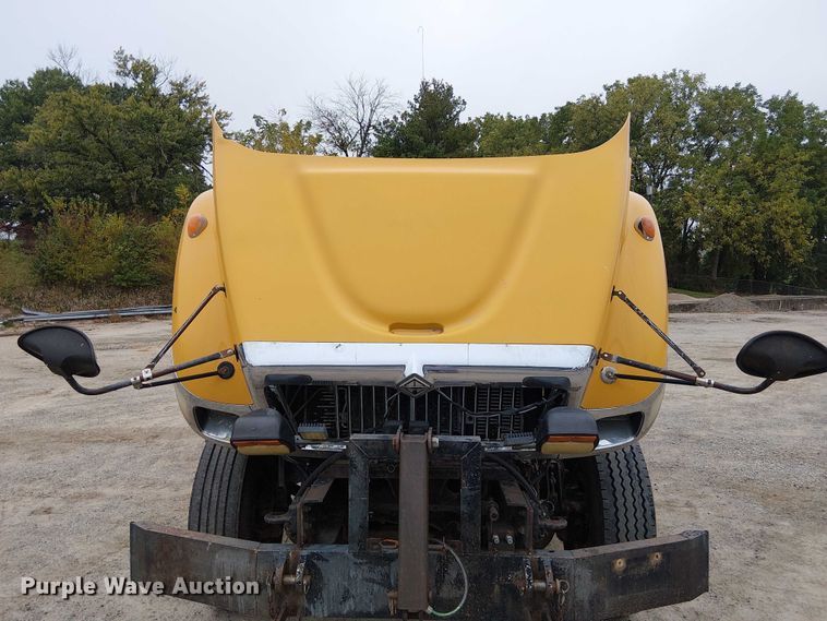 image for item DU3698 2002 International 7400 dump truck