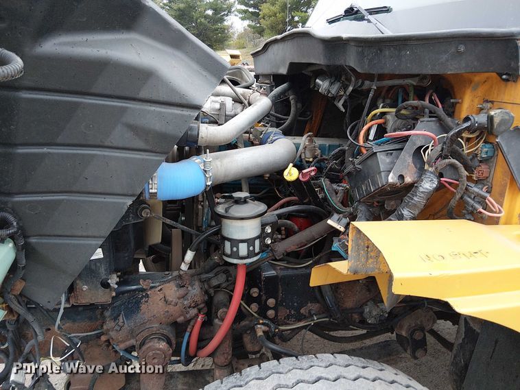 image for item DU3698 2002 International 7400 dump truck