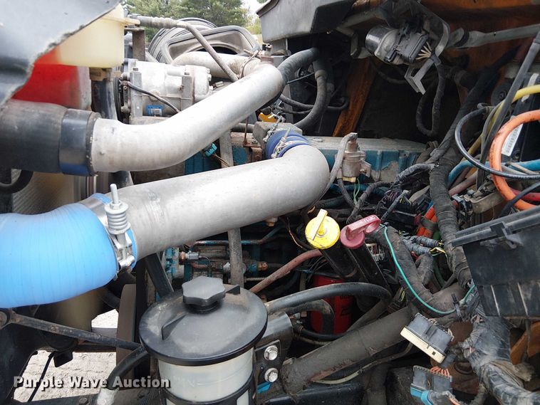 image for item DU3698 2002 International 7400 dump truck