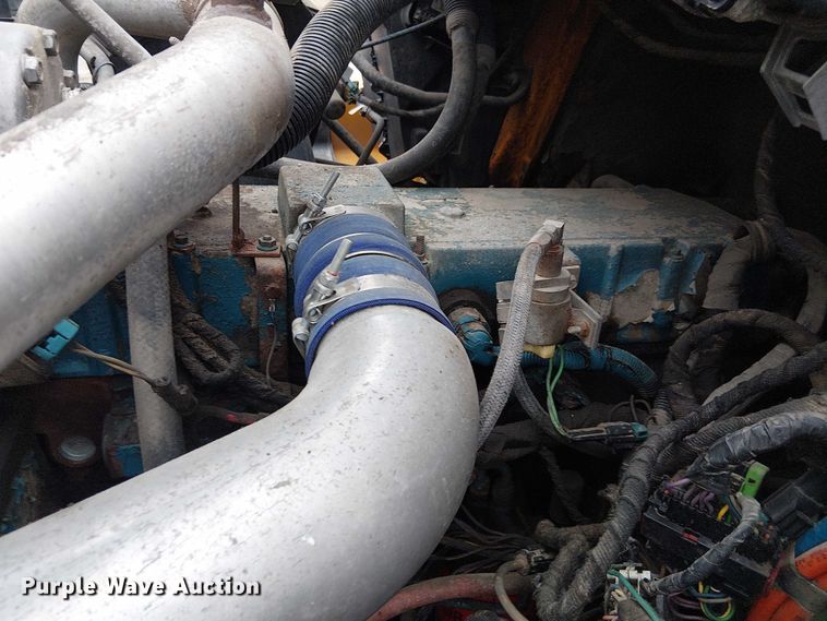 image for item DU3698 2002 International 7400 dump truck