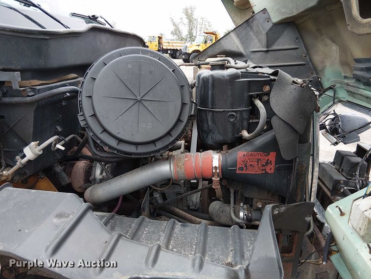 image for item DU3698 2002 International 7400 dump truck