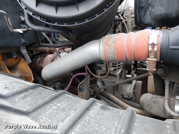 image for item DU3698 2002 International 7400 dump truck