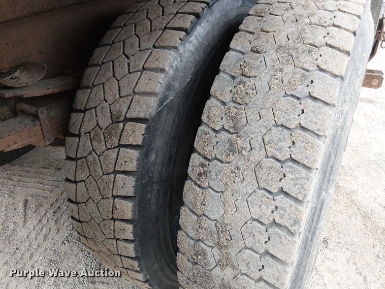 image for item DU3698 2002 International 7400 dump truck