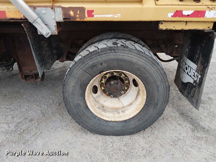 image for item DU3698 2002 International 7400 dump truck