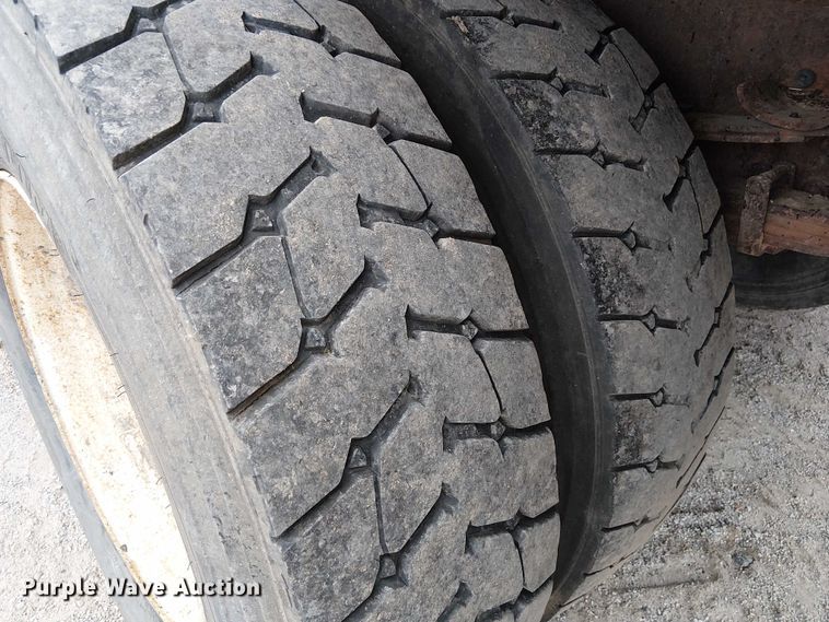 image for item DU3698 2002 International 7400 dump truck