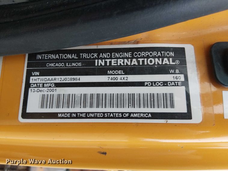 image for item DU3698 2002 International 7400 dump truck