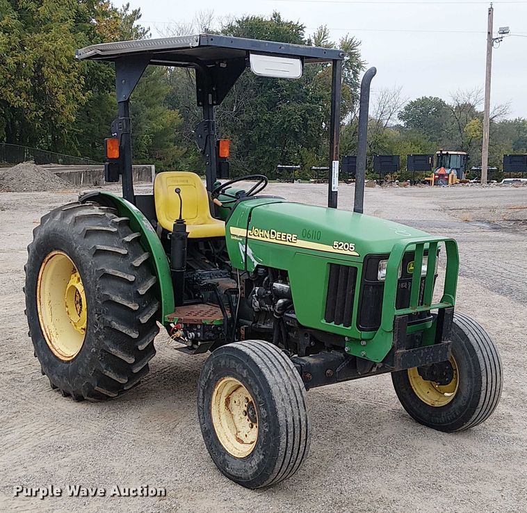 image for item DU3700 2006 John Deere 5205 tractor
